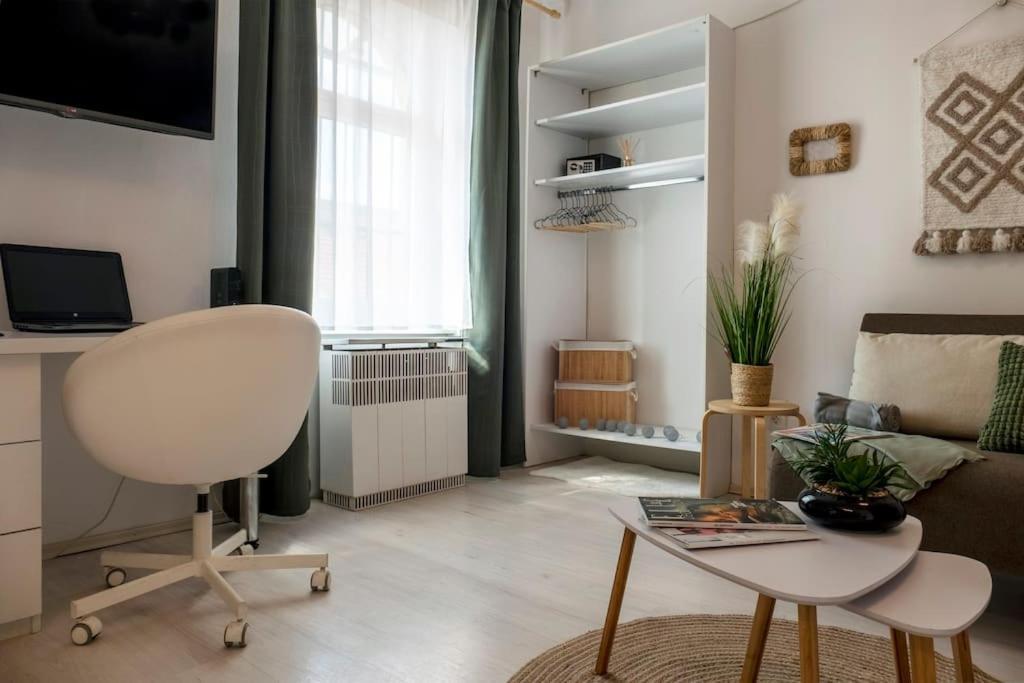 Edna Studio With Balcony Boedapest Buitenkant foto