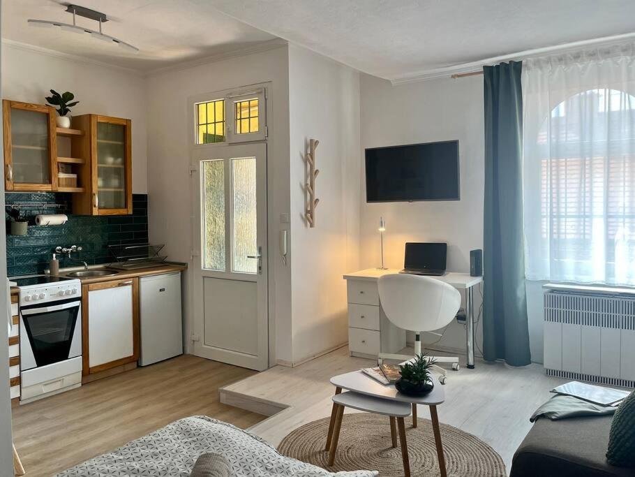 Edna Studio With Balcony Boedapest Buitenkant foto