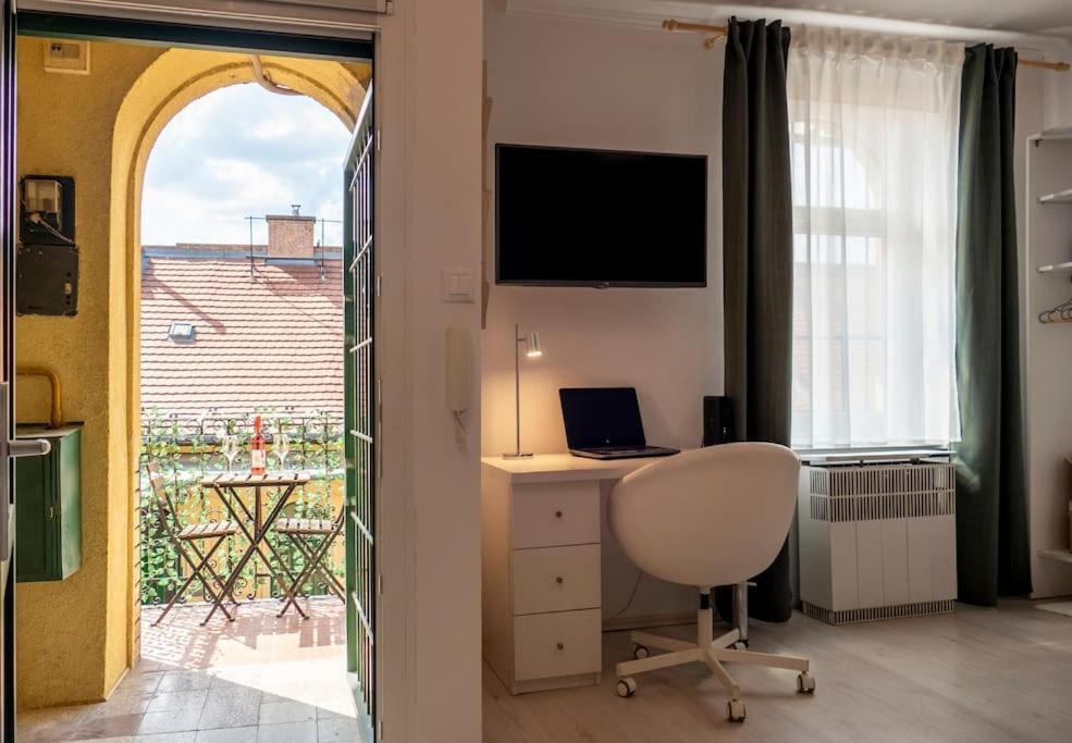 Edna Studio With Balcony Boedapest Buitenkant foto